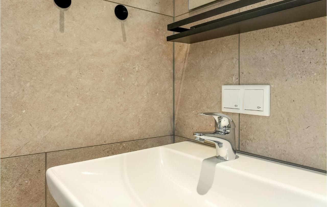 2 Bedroom Awesome Home In Heinkenszand Εξωτερικό φωτογραφία